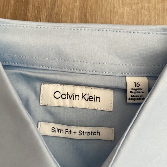 Brand new button up dress shirt for boys - Picture 5 of 6